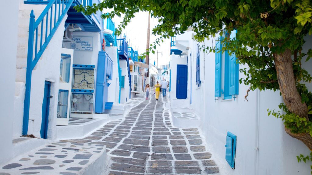 Island Hopping in Greece : Mykonos Town , Ready?