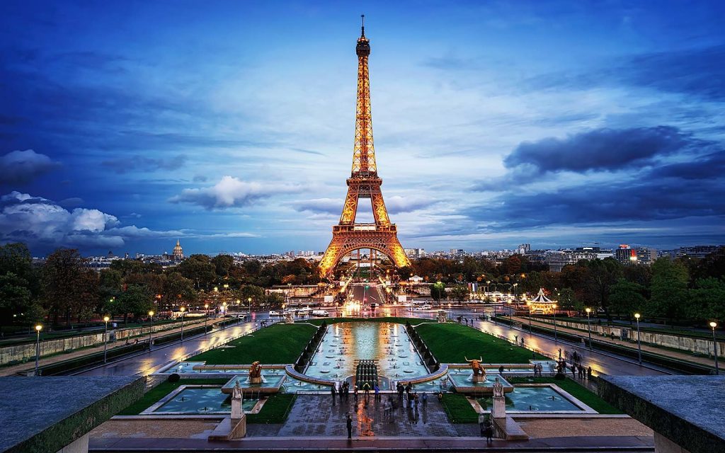 Best Paris Itinerary 5 Days - Eiffel Tower 