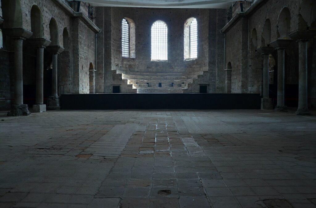 A Maze to amaze : Hagia Irene