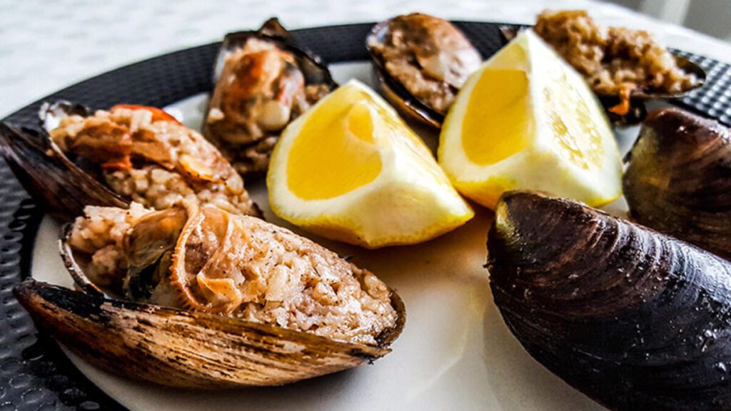  Turkish cuisine : Mussel preparation