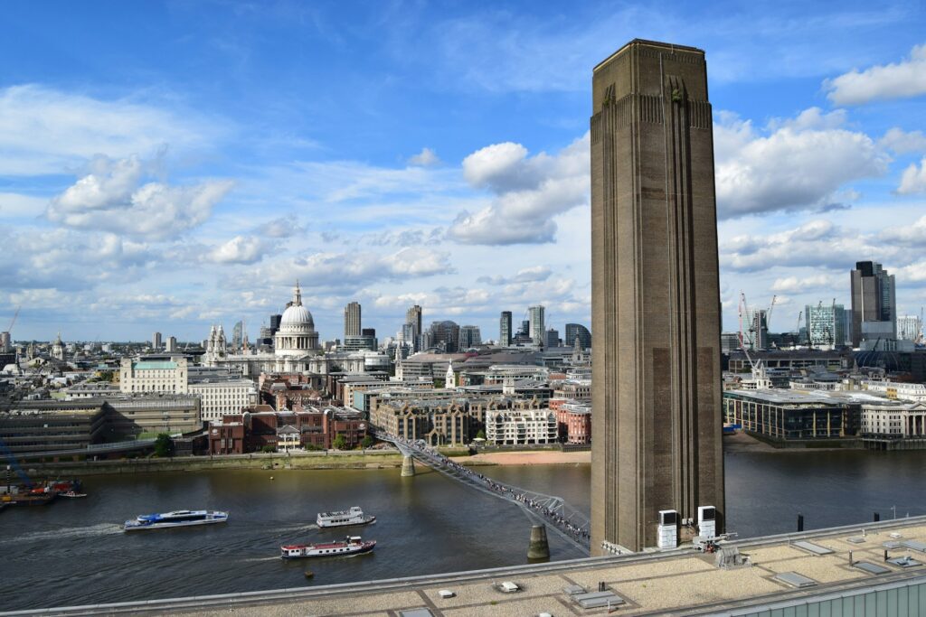 Best Places to Visit in London in 2024 / Tate Modern