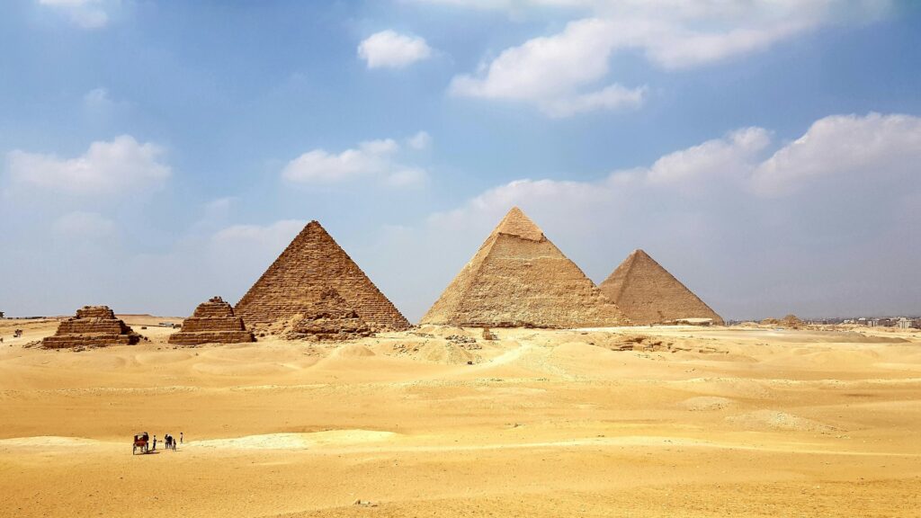 Before Your Trip to Egypt / The summer season in Egypt is extremely hot.