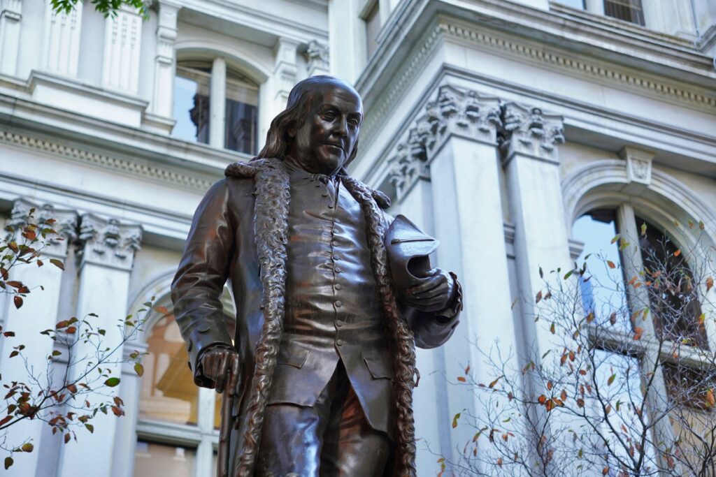 13 Best Places to Visitn in Boston / Benjamin Franklin Statue - Freedom Trail