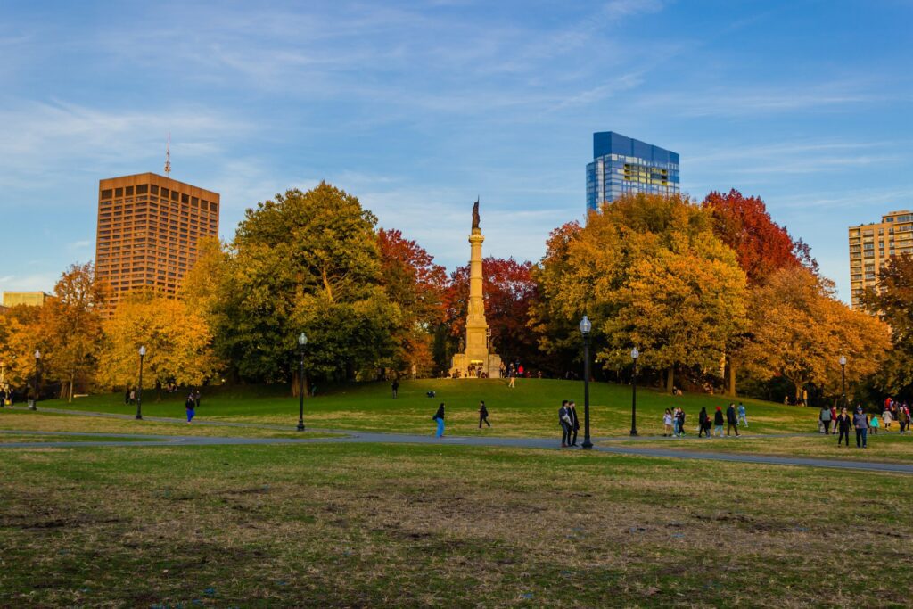 13 Best Places to Visitn in Boston / Boston Public Garden