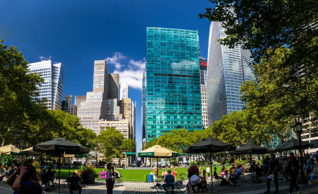 25 Best Places to Visit in New York / Bryant Park