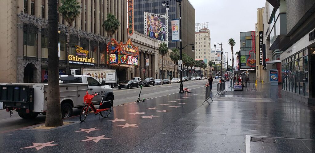 13 Best Places to Visit in Los Angeles / The Hollywood Walk of Fame