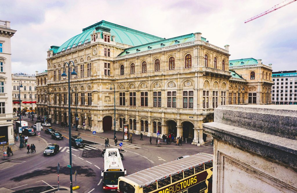 13 Best Things to Do in Vienna / Vienna State Opera