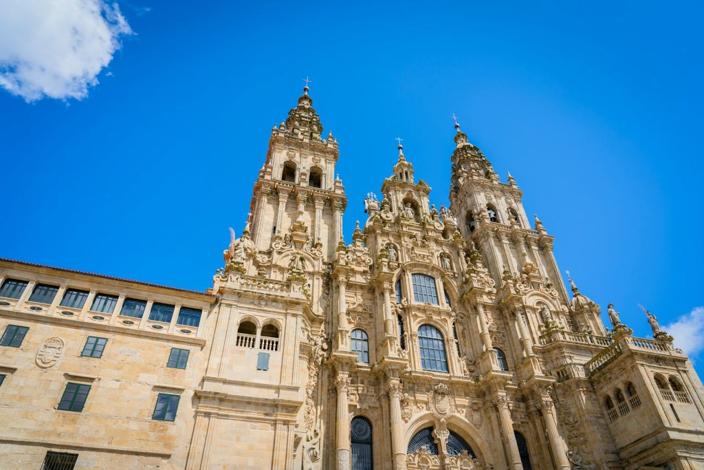Benefits of Guided Tours / Compostela, Spain